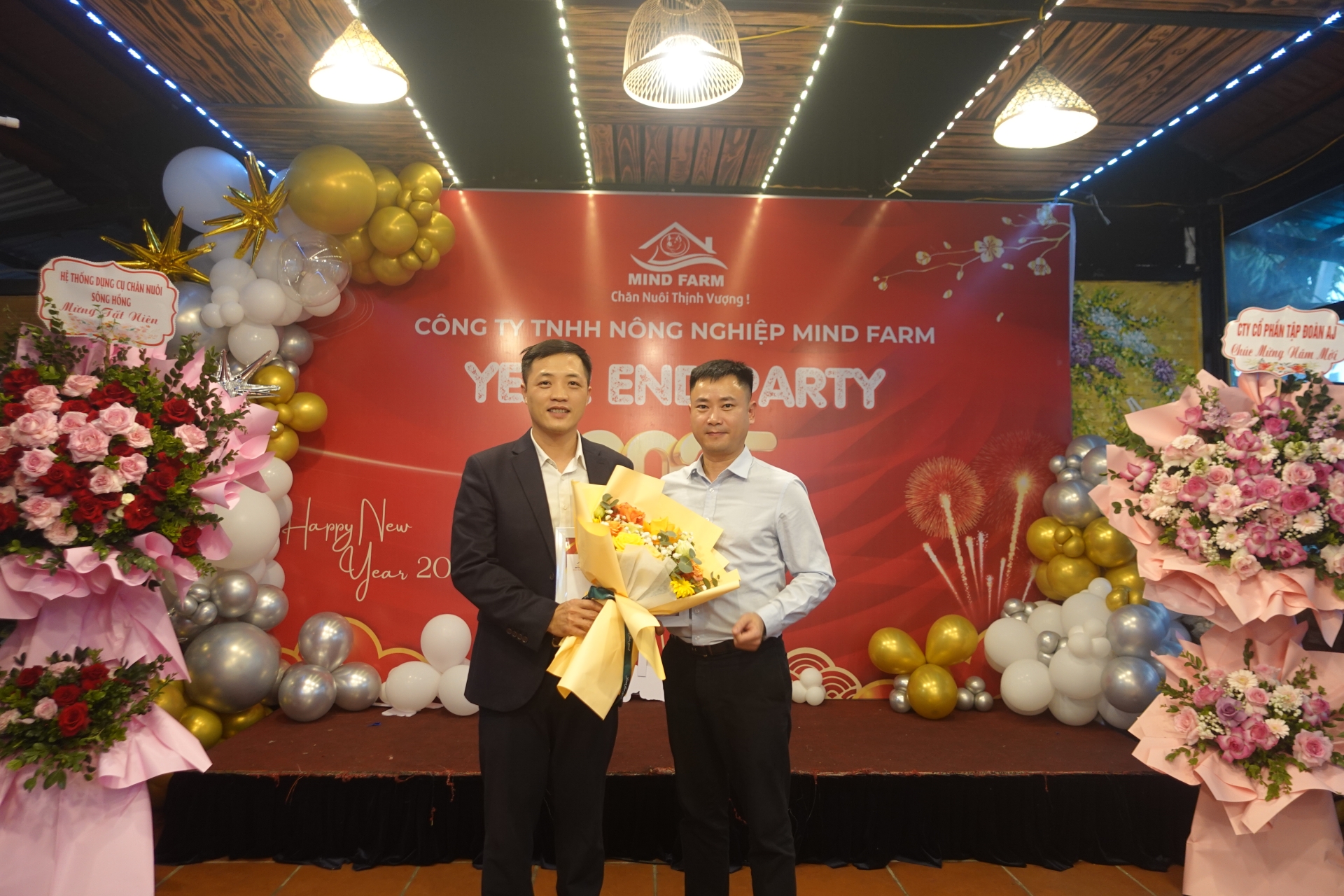 Tôn vinh nhân viên xuất sắc